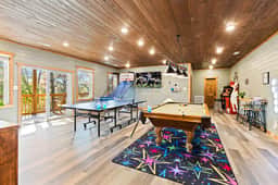 Luxe Mountain Pool Escape by Ghosal Luxury Lodging