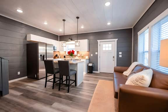 Romantic Cabin Retreat By Ghosal Luxury Lodging