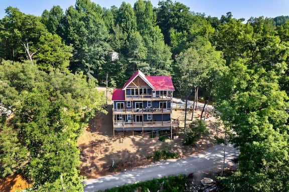 Tranquil Mountain Getaway By Ghosal Luxury Lodging