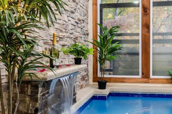 Romantic Cabin with Pool by Ghosal Luxury Lodging